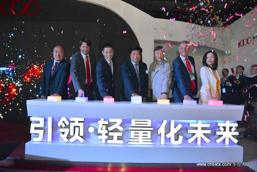 新材料应用趋势 康得复材、康得新新能源汽车碳纤维轻量化全球首发