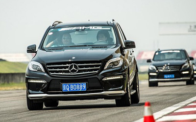 充实的课程 体验奔驰AMG驾驶学院上海站_图片新闻