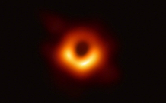 穿越光年的问候，黑洞与高颜值哈弗F7的太空美学_图片新闻