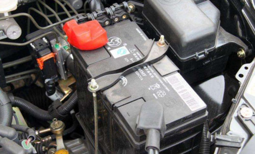长期停车蓄电池放电弱电