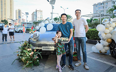 赛力斯华为智选SF5天津区域车主交付 属于你的美好生活由此开启_图片新闻