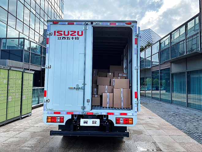 翼放搭载原厂轻量化货厢 装载空间22.6立方米