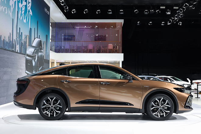 皇冠 SportCross跃动而来 豪华跨界车的闪耀时刻