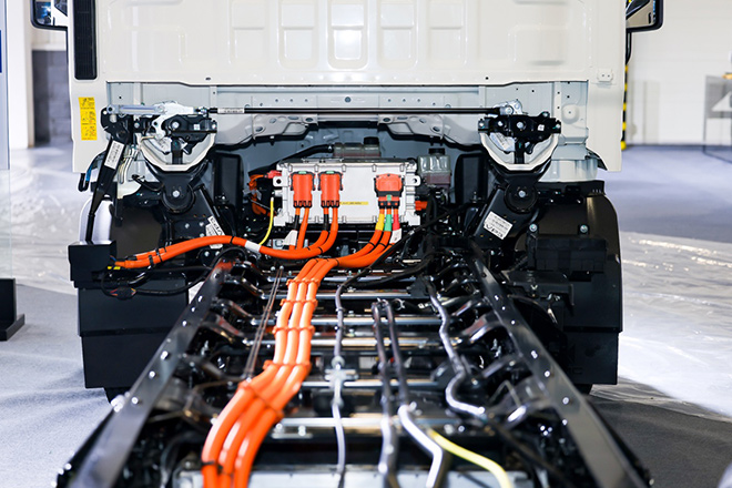 江铃E路达采用了全球首发的中置一体电池包技术
