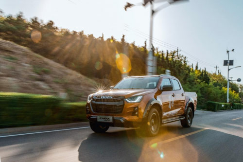 五十铃D-MAX V-CROSS针锋相对合资皮卡