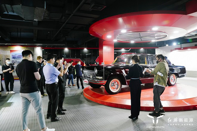 红旗新能源E001首批盲订车主踏上“溯源之旅”