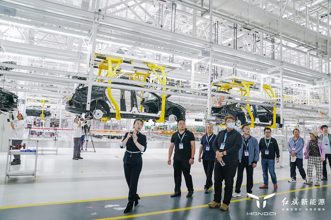 红旗新能源E001首批盲订车主踏上“溯源之旅”