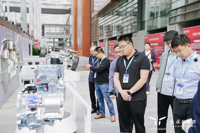 红旗新能源E001首批盲订车主踏上“溯源之旅”