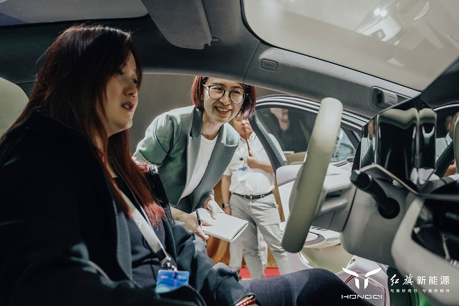 红旗新能源E001首批盲订车主踏上“溯源之旅”