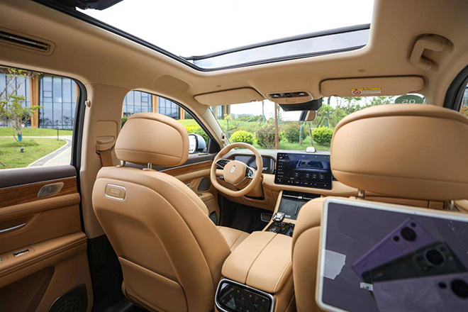 凭借产品力和创新的技术引领 问界新M7引爆大型SUV市场