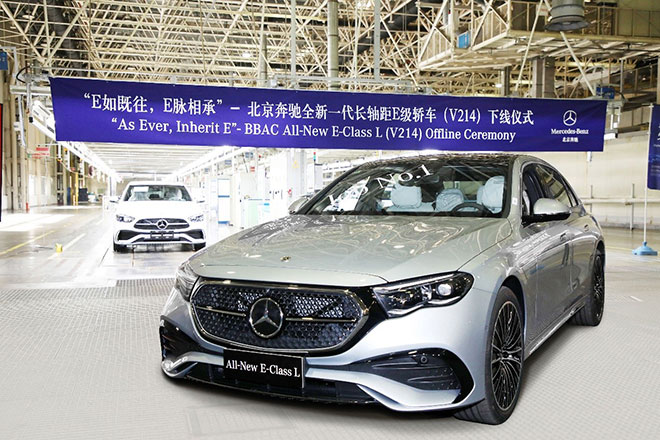 国产全新梅赛德斯-奔驰长轴距E级车在北京奔驰荣耀下线