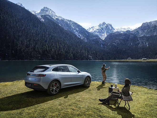 问界M5系列全方位无短板 新能源界的高性能SUV