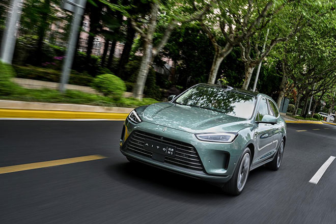 问界M5系列全方位无短板 新能源界的高性能SUV