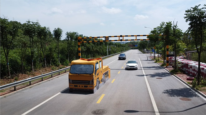 高速公路养护作业测试（绿化养护车）—前车切出测试场景