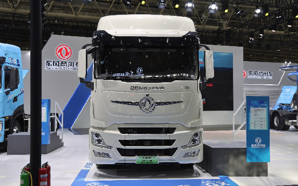 欧洲人抢着要的国产氢能半挂,续航超700km,欧洲版东风天龙GX氢燃料电池牵引车实拍