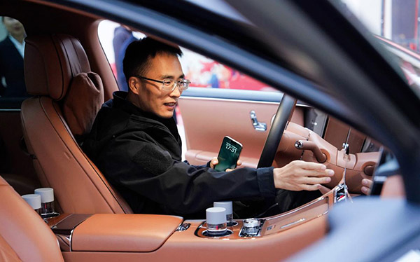 从一次650公里的春节归乡，解码尊界S800引领的高阶出行叙事