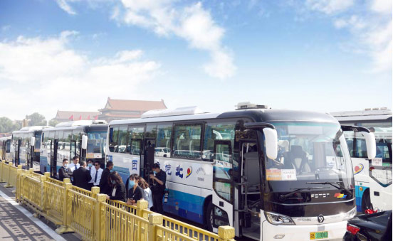两会北京代表团乘坐的欧辉BJ6117纯电动城间客车