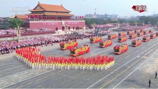 庆祝新中国成立70周年大会中欧辉车辆组成的“致敬”礼宾车方阵