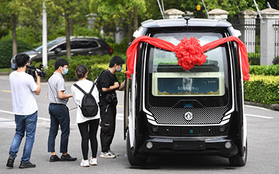 国内首款东风L4级自动驾驶汽车量产下线_图片新闻