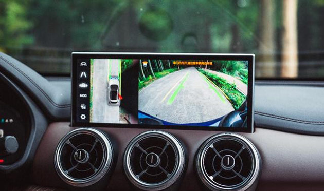 VV5搭载了360°全影像智能泊车系统