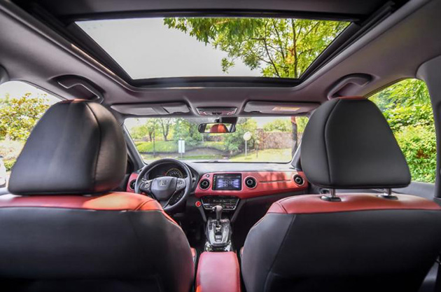 东风Honda XR-V1.5T舒适版新增的可开闭式超大全景天窗，