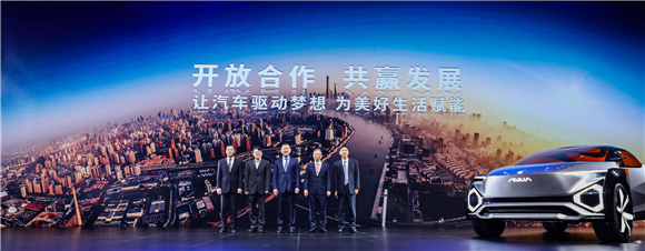 东风公司总经理、党委副书记杨青发布系列战略合作项目
