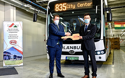 多瑙河两岸的绿色明珠 匈外长见证比亚迪首台跨国运营纯电动巴士交付_图片新闻