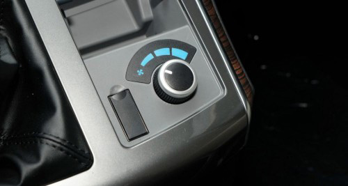 菱智PLUS天然气车型后排空调单旋钮