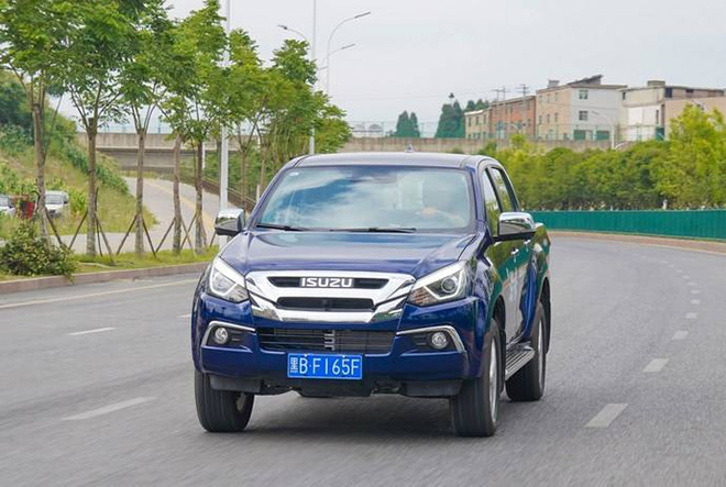 试驾江西五十铃铃拓汽油版