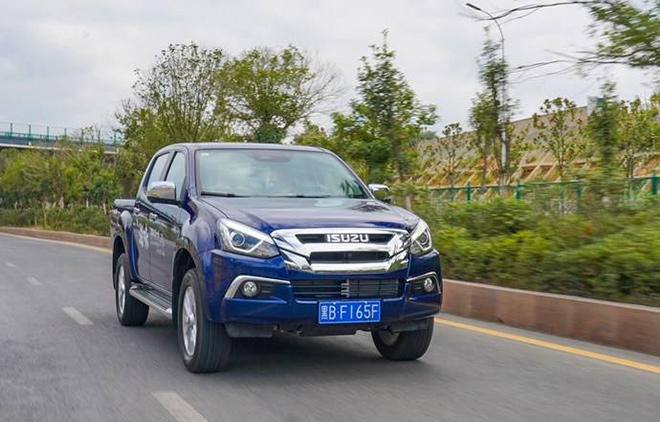 试驾江西五十铃铃拓汽油版