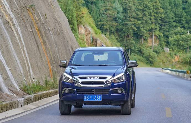 试驾江西五十铃铃拓汽油版