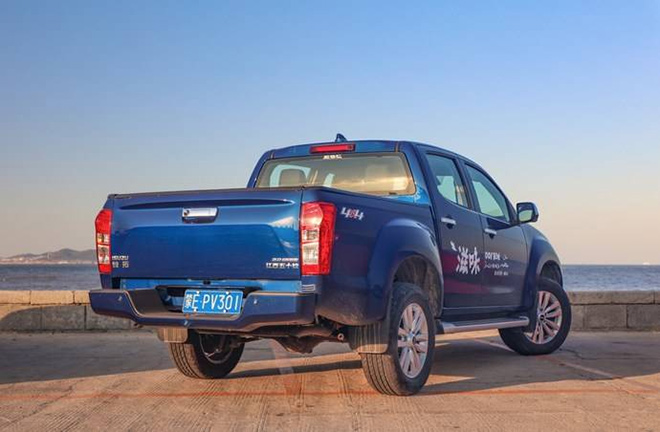 试驾江西五十铃铃拓汽油版