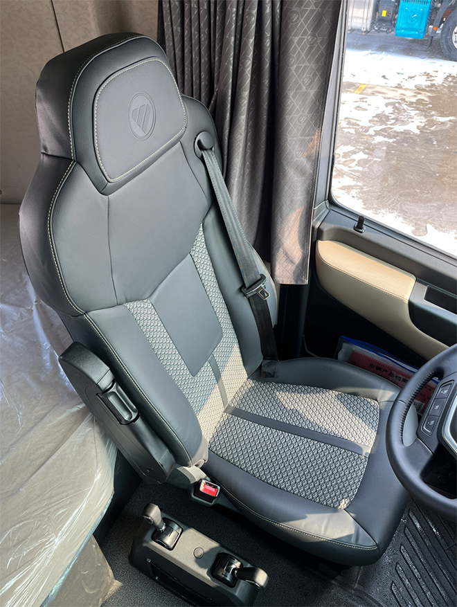 全新升级银河内饰欧曼新est惊艳亮相