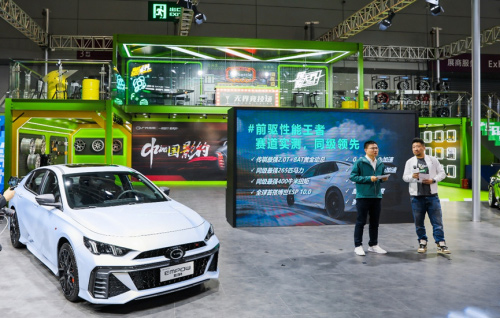 影豹2.0T亮相深圳国际改装车展 影豹2.0T亮相深圳国际改装车展