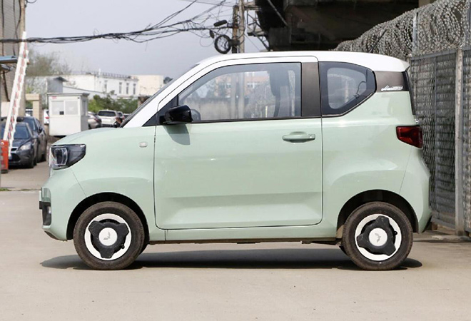 五菱宏光MINI EV车侧方