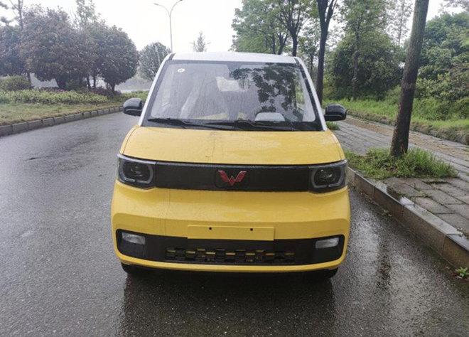 黄色的五菱宏光MINI EV