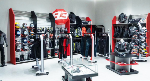 Honda Dreamwing杭州新店骑行装备展示区