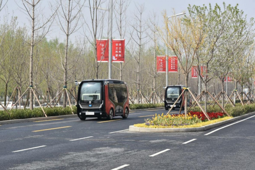 东风无人驾驶汽车在雄安新区行驶 东风无人驾驶汽车在雄安新区行驶