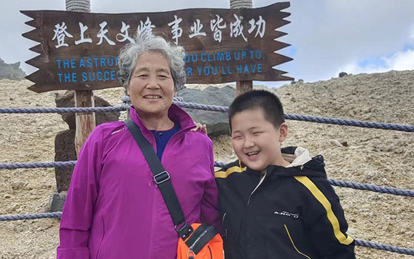 让年轻人直呼瑞思拜，70岁车神奶奶带你体验梦想人生_图片新闻