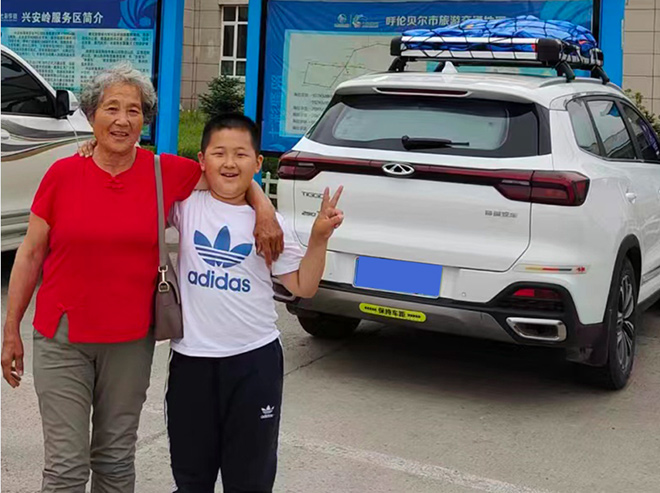 让年轻人直呼瑞思拜 70岁车神奶奶带你体验梦想人生