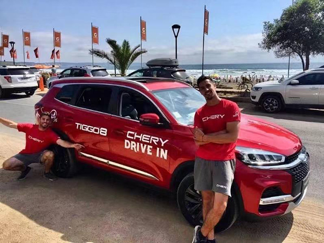 让年轻人直呼瑞思拜 70岁车神奶奶带你体验梦想人生