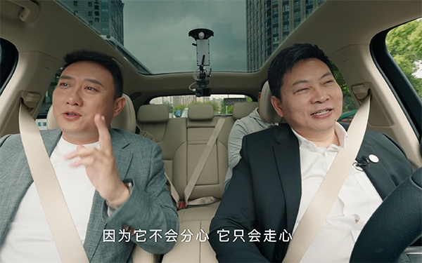 是什么车让谭Sir当场种草？答案就是AITO问界M5华为高阶智能驾驶版_图片新闻