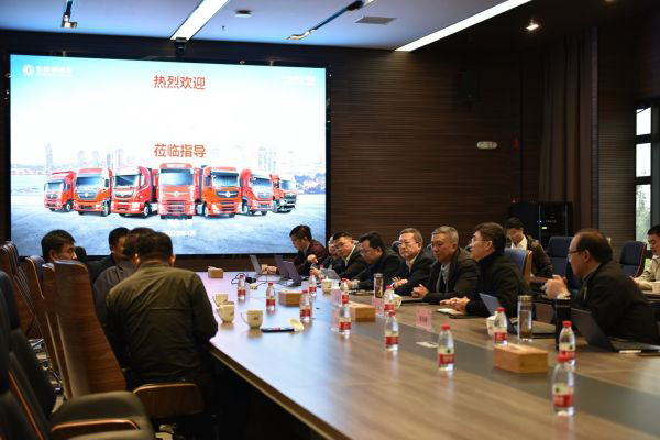 签单300台危化牵引车 东风商用车可靠品质值得信赖