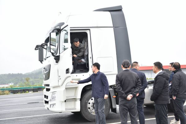 签单300台危化牵引车 东风商用车可靠品质值得信赖