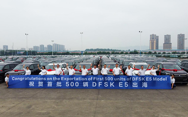 500台蓝电E5驶向海外，蓝电汽车加速海外布局_图片新闻