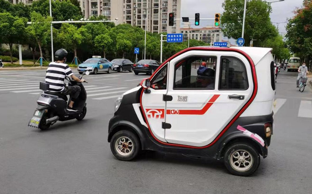 限制"老头乐"上路政策引关注 "老头乐"究竟该去还是留?_图片新闻