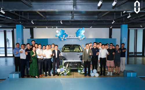 体验汽车“黑科技”，AITO问界M5智驾版玩出新花样