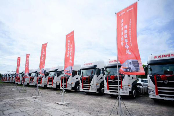100台定制车交付 东风商用车与申通快递再度联袂共创物流行业新历程 100台定制车交付 东风商用车与申通快递再度联袂共创物流行业新历程