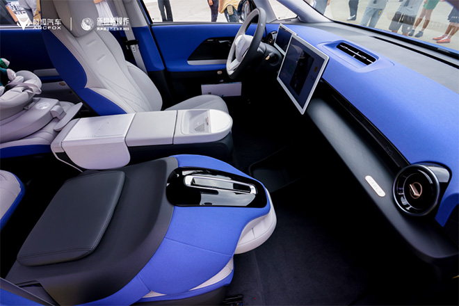 新物种爆炸·吴声商业方法发布2023，极狐汽车考拉现场分享育儿经