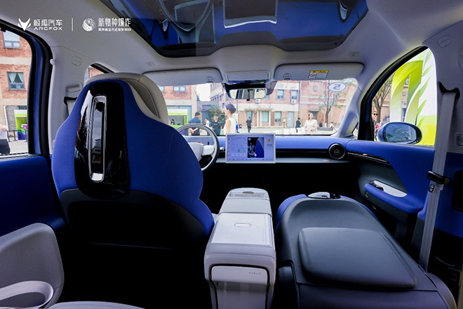 新物种爆炸·吴声商业方法发布2023，极狐汽车考拉现场分享育儿经